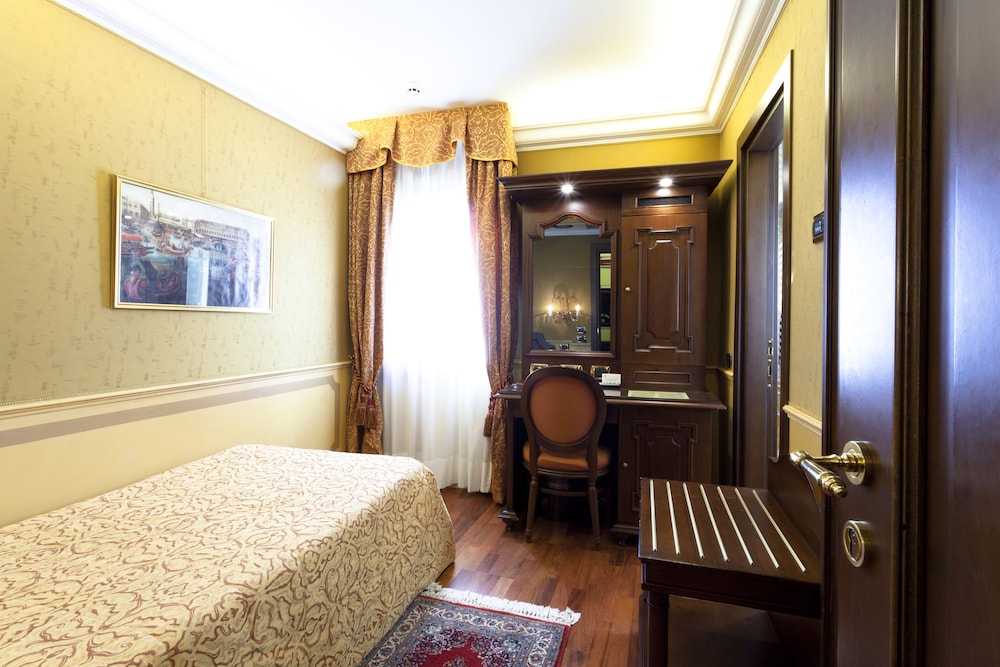 Single Room photo 3