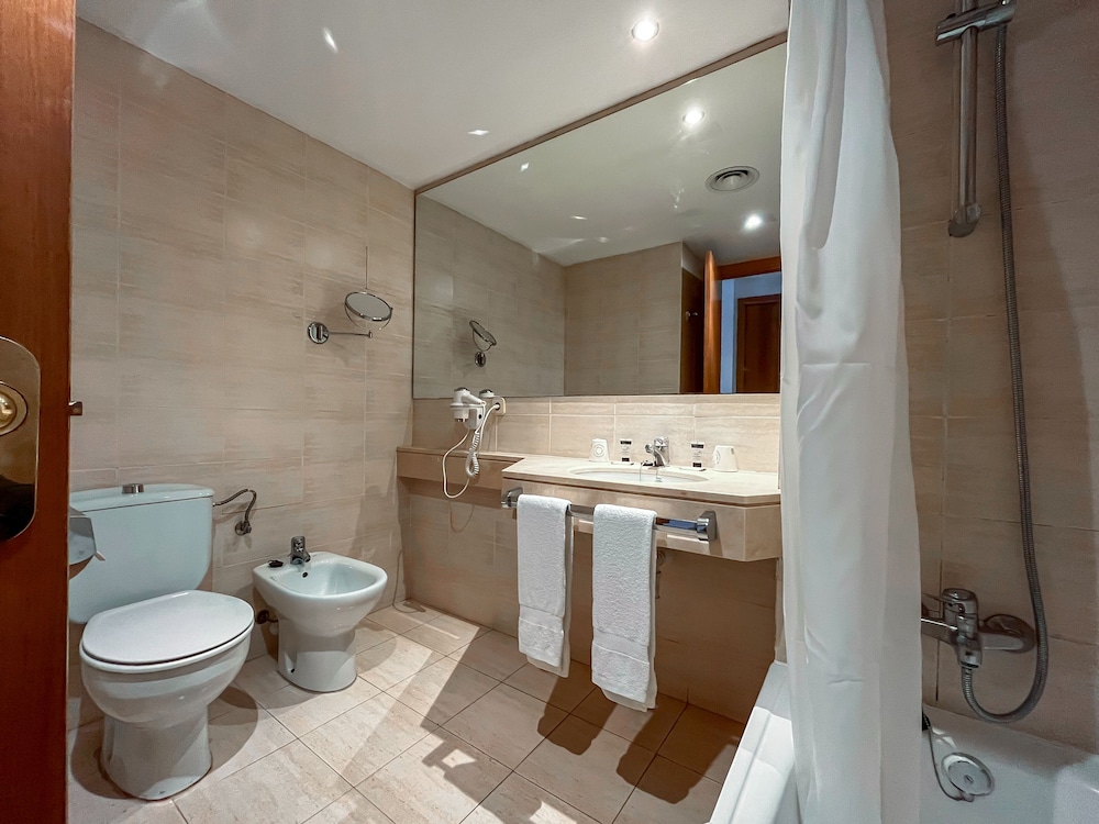 Standard Double Room, Balcony - Photo 7