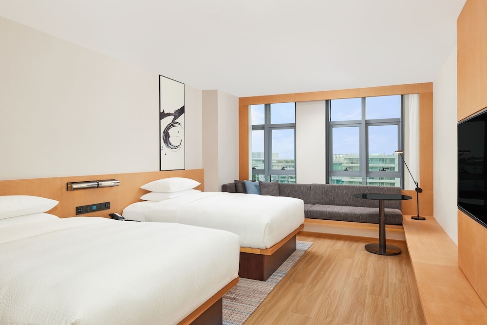 Standard Room, 2 Double Beds, City View photo 2