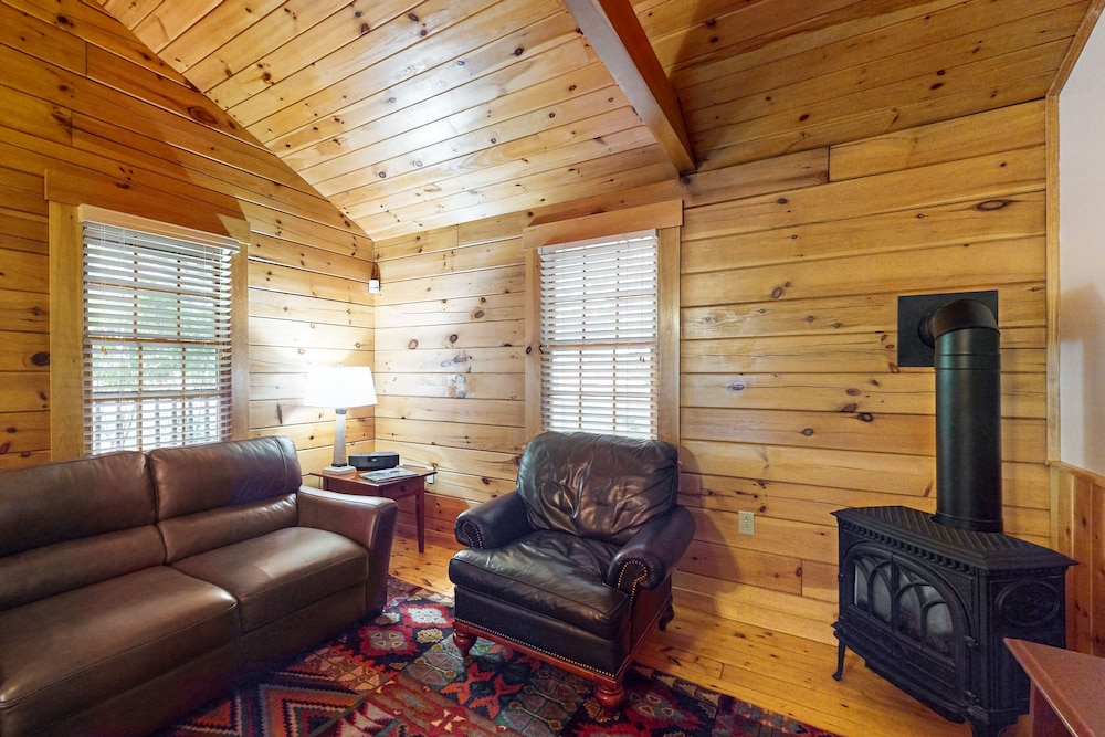 Cabin, 2 Bedrooms photo 1