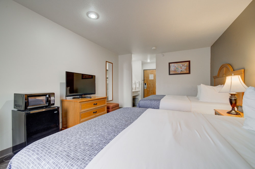 Room, 2 Queen Beds, Non Smoking (Pet Friendly) photo 3