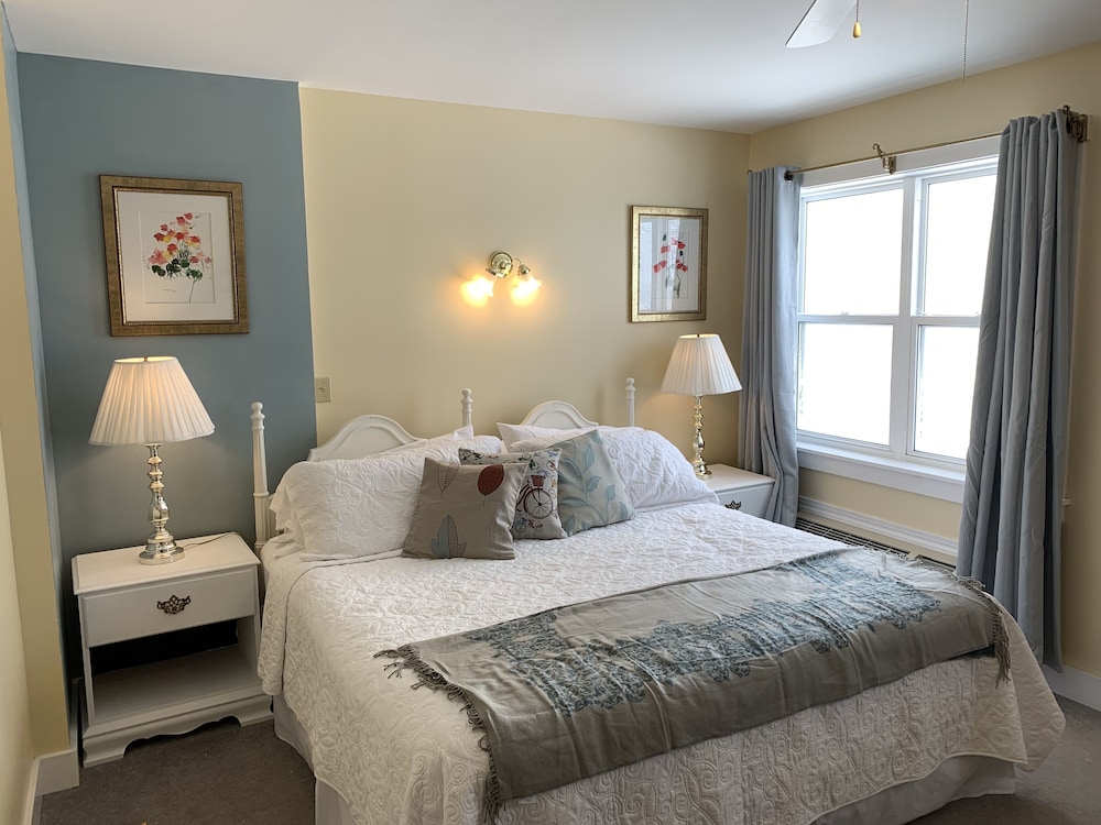 Room, 1 King Bed, Ocean View (Admiral's Retreat) photo 2