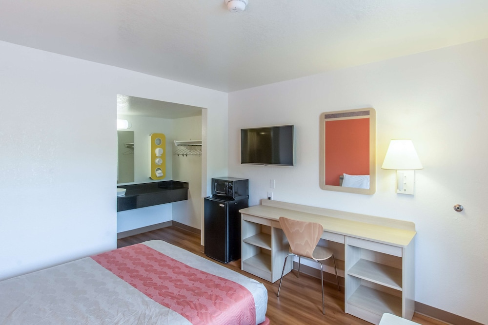 Standard Room, 2 Double Beds, Non Smoking photo 2