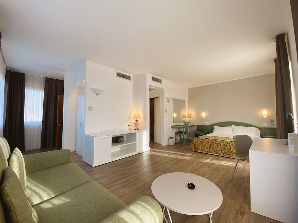 Junior Quadruple Room photo 2