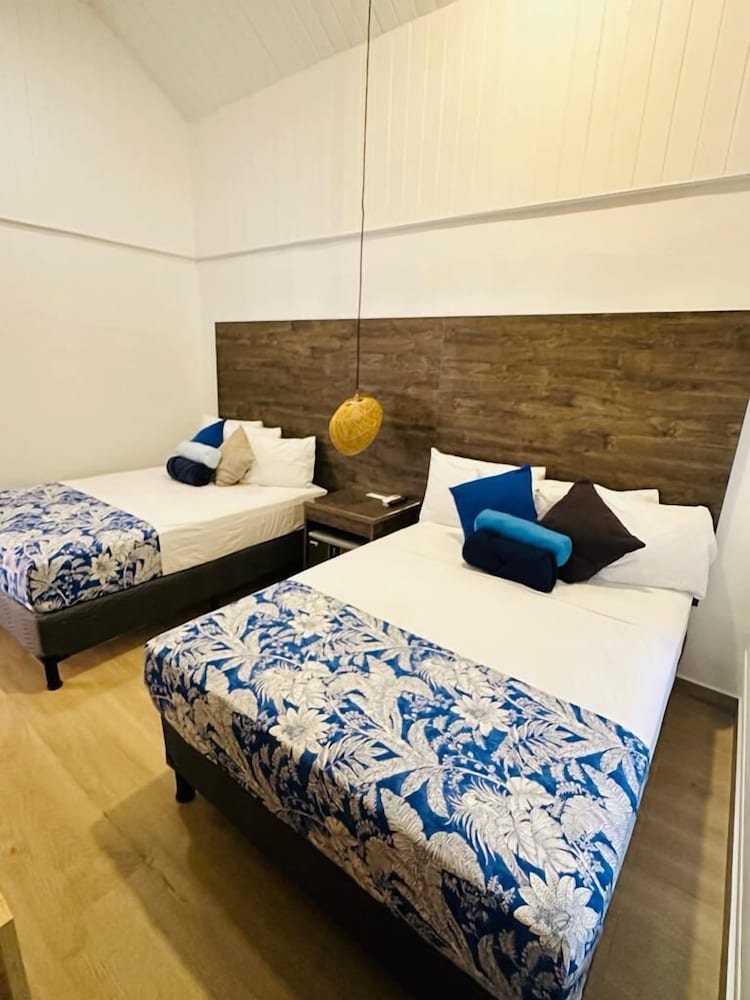 Standard Quadruple Room, 2 Double Beds, Non Smoking photo 3