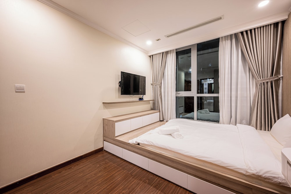 Premier Apartment, 1 Bedroom, Balcony, City View photo 3