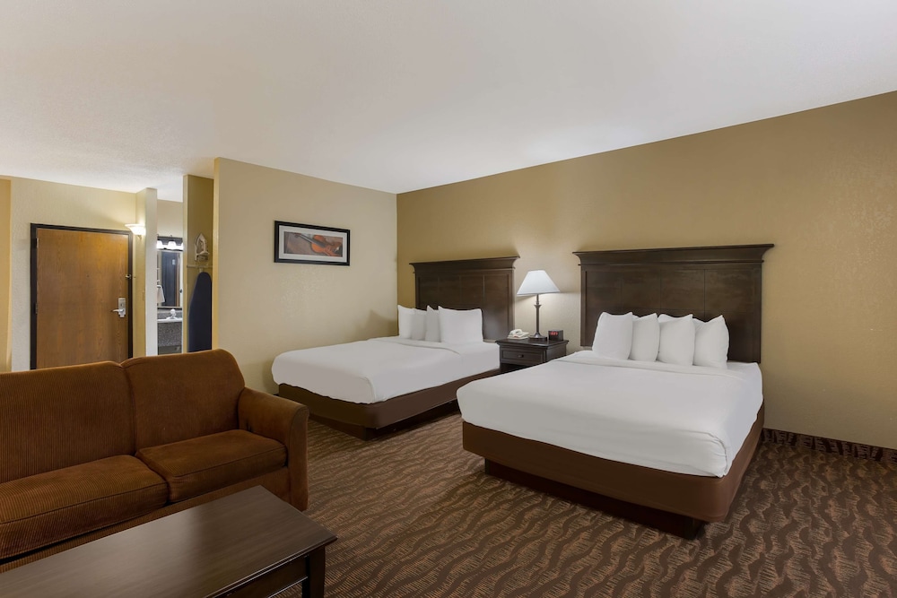 Suite, 2 Queen Beds, Non Smoking, Microwave (with Sofabed) - Photo 1