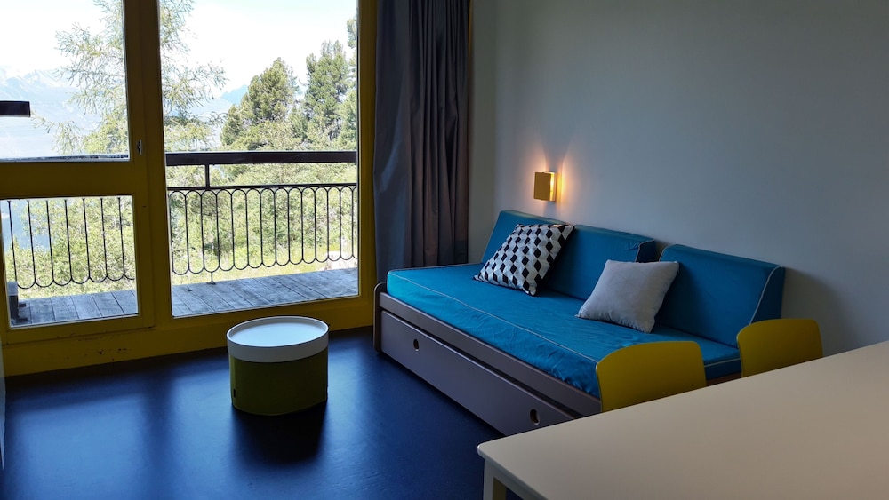 Studio, Ensuite, Mountain View (644)