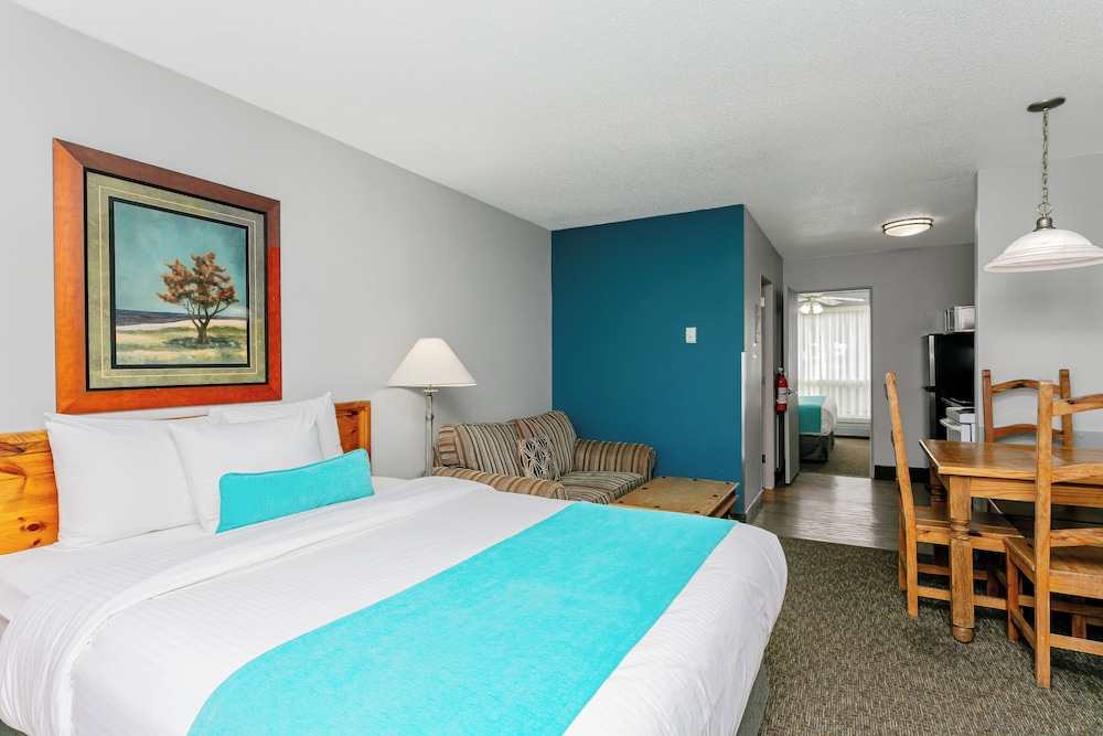 Family Suite, 1 King, 1 Queen, Kitchenette - Photo 1