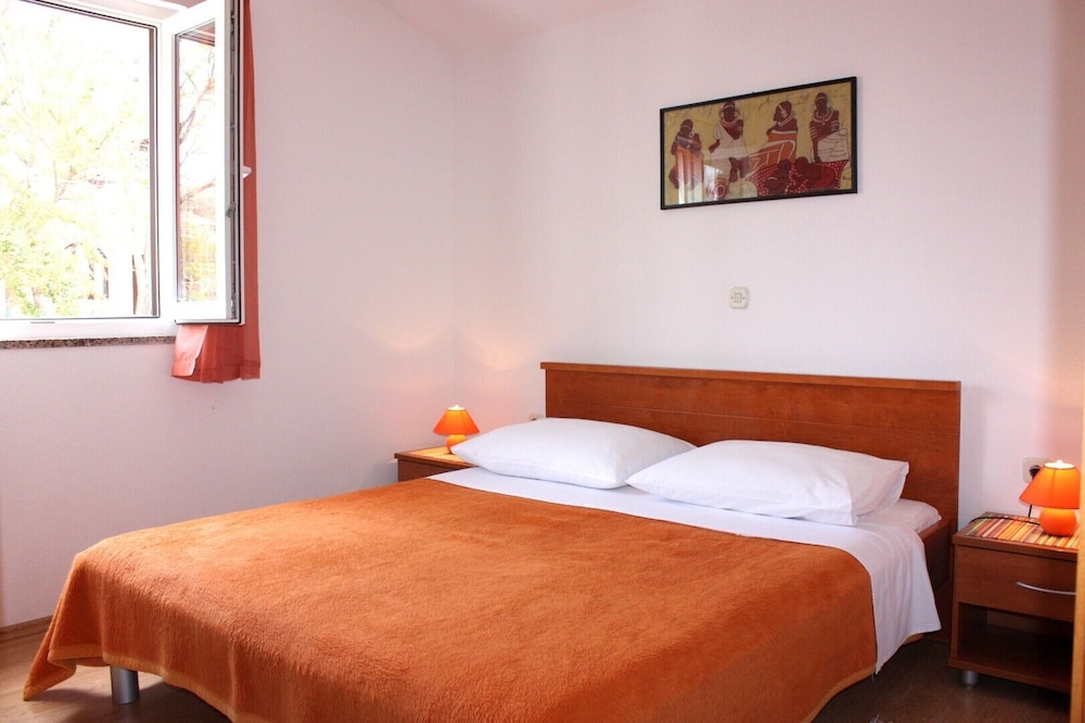 Apartment, 1 Bedroom (Brown)