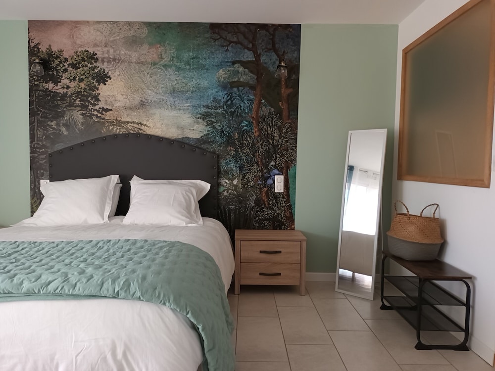 Comfort Double Room, Ensuite (La Baguenaude) photo 2