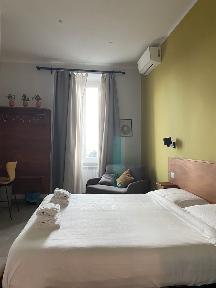 Deluxe Triple Room, City View