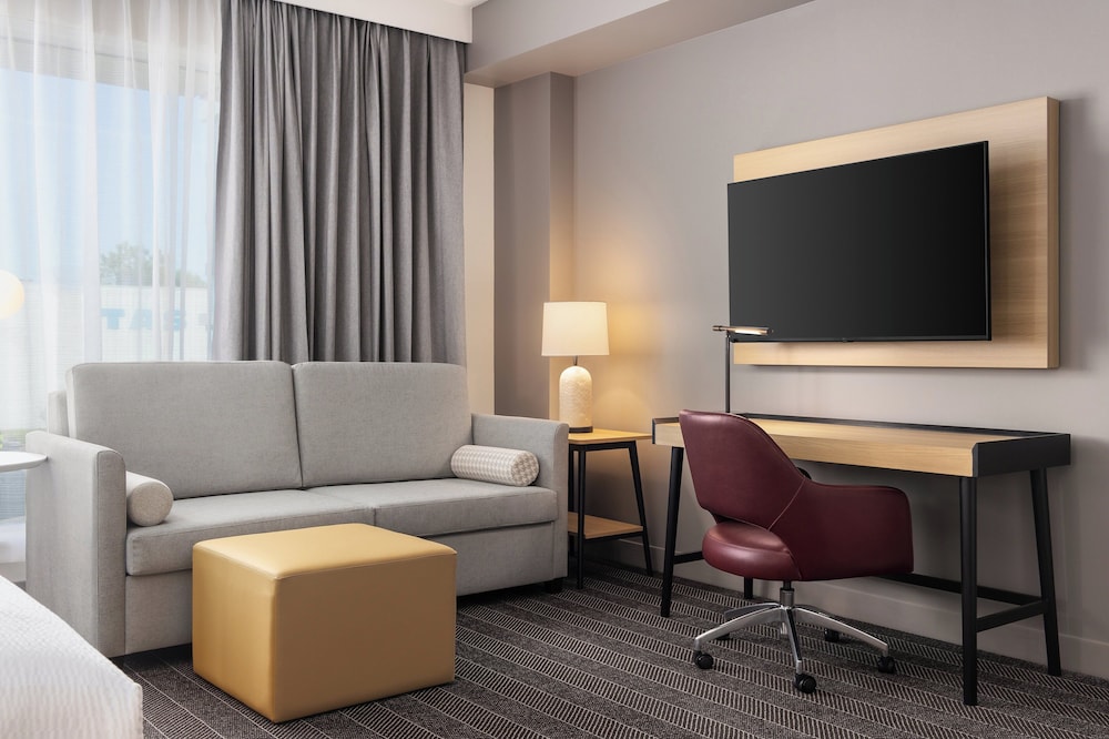 Studio Suite, 1 King Bed, Kitchen (Tub)