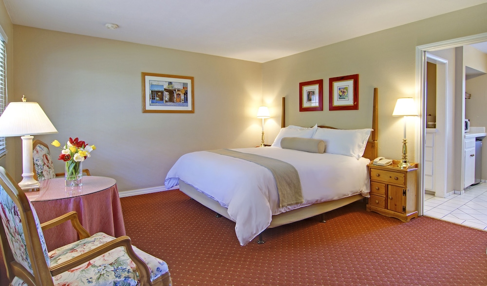 Premium Suite, Multiple Beds, Fireplace (Pet Friendly)