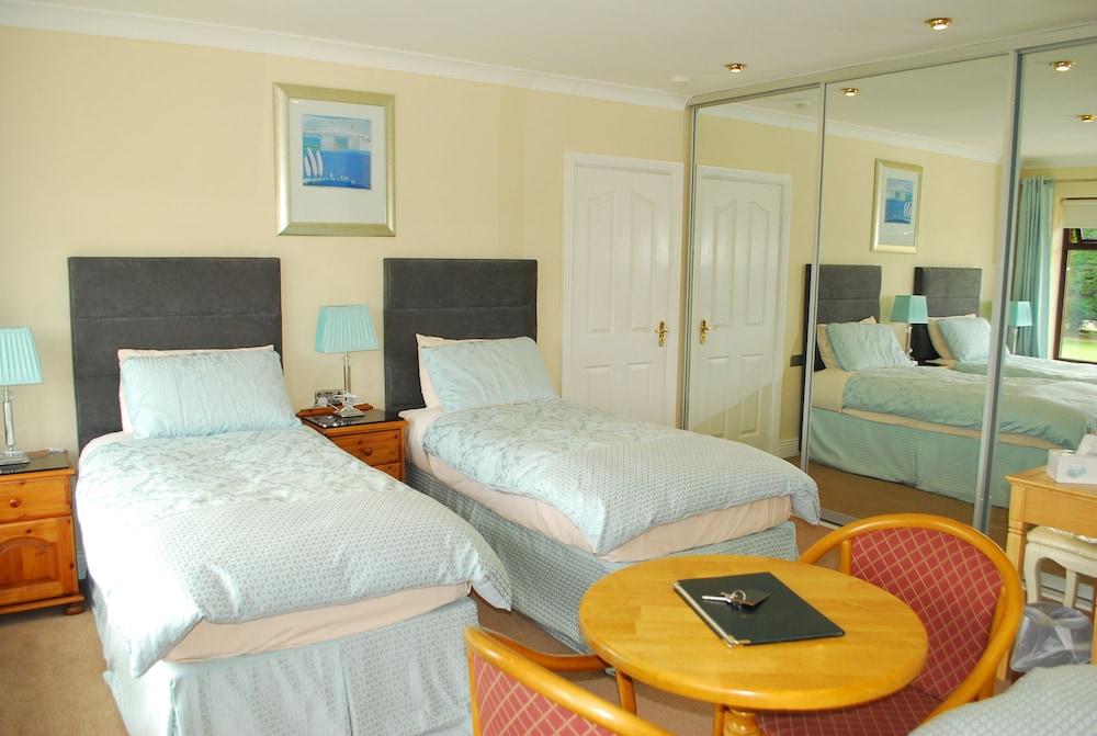 Family Room, Ensuite photo 3