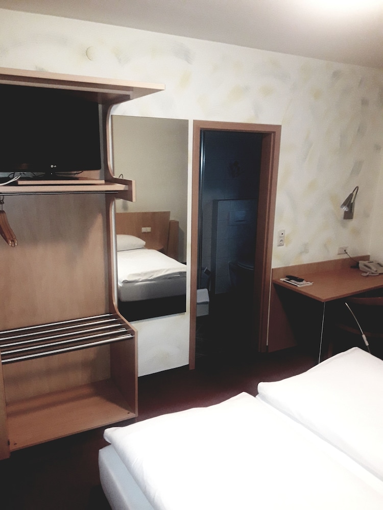 Standard Double Room - Photo 2