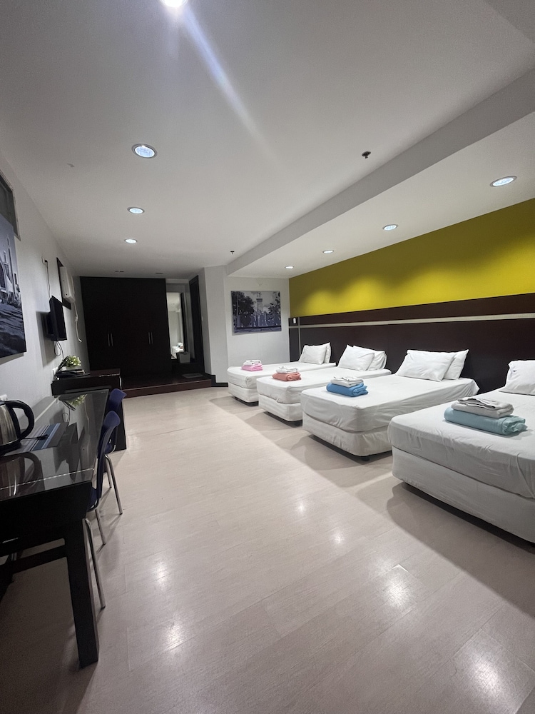 Family Suite 4