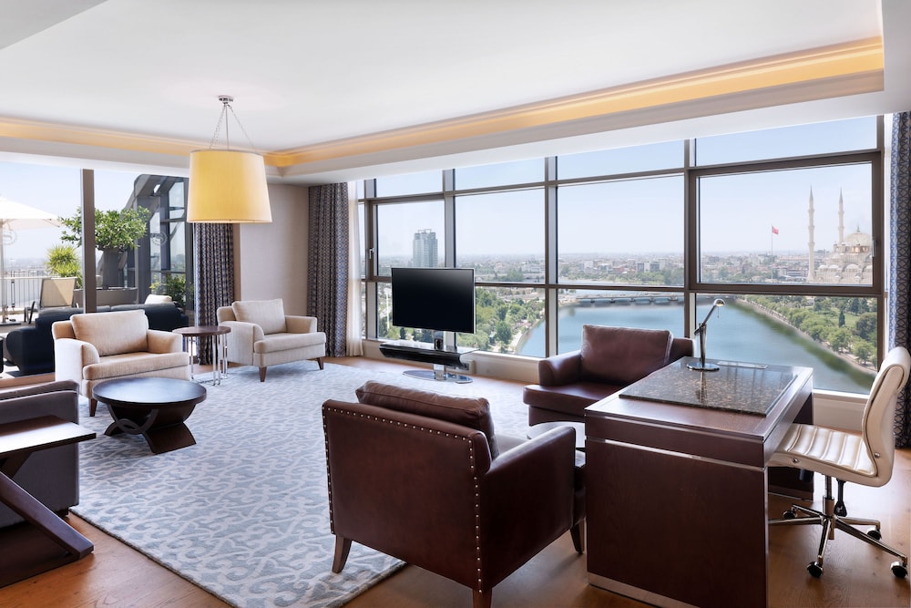 Deluxe Suite, 1 King Bed, Terrace