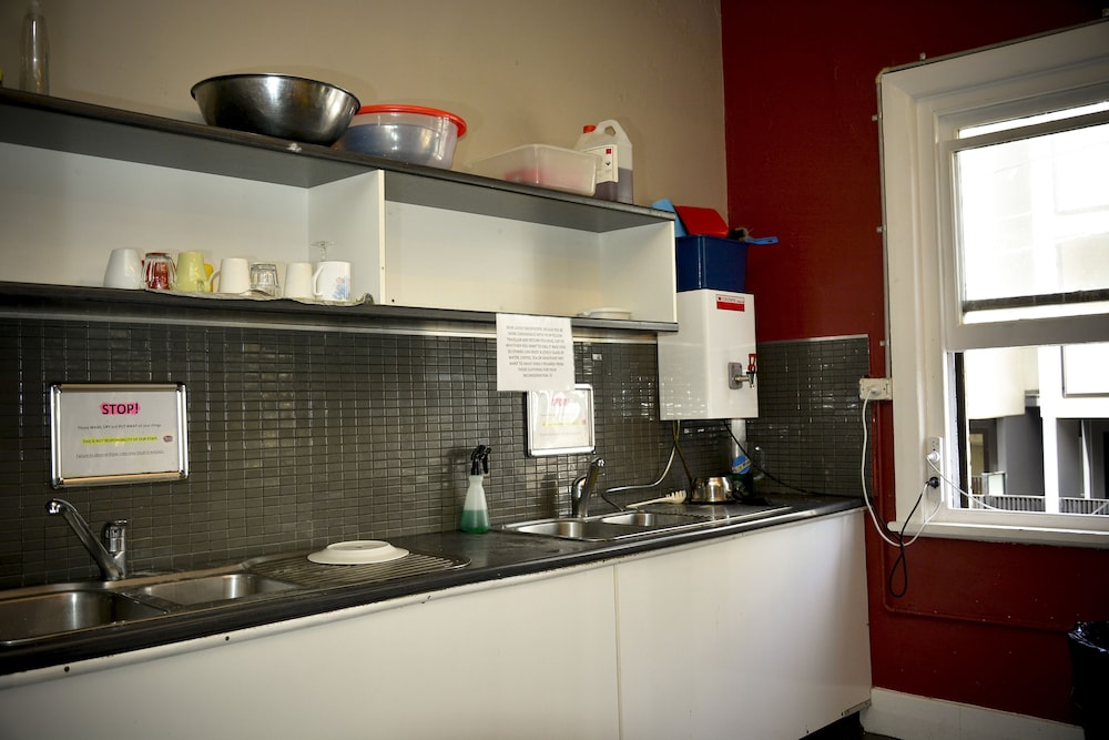 Standard Double Room, Shared Bathroom photo 3