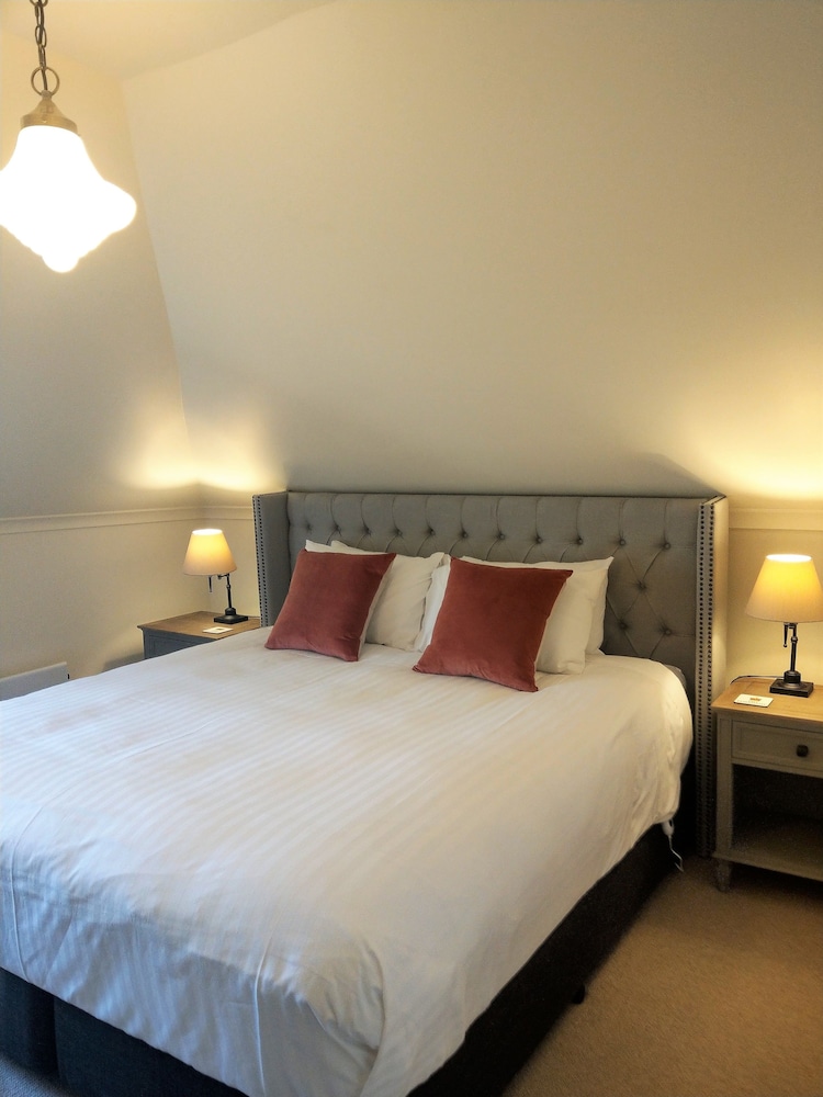 Luxury Cottage, 1 King Bed, Hill View photo 2