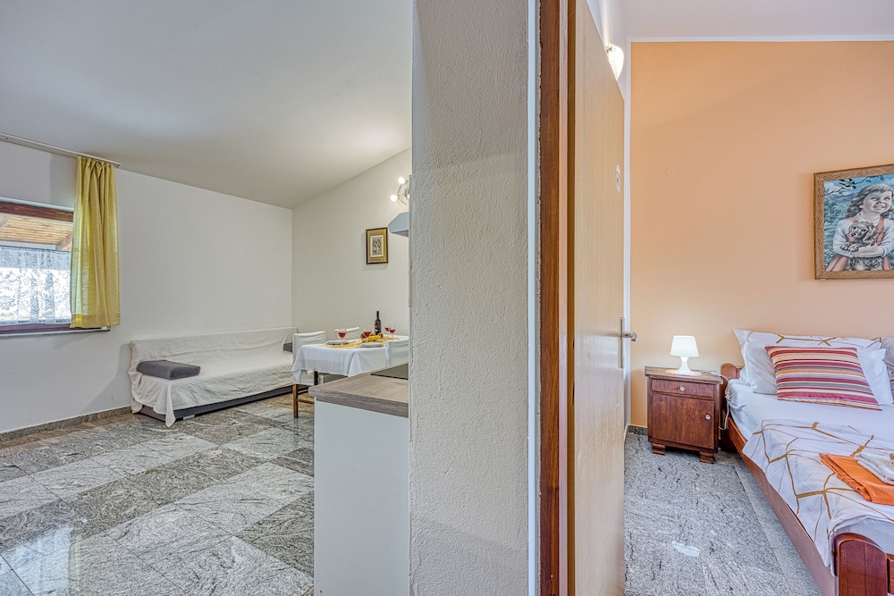 Family Apartment, Multiple Bedrooms, Mountainside (Orange Apartment Sea View) photo 1