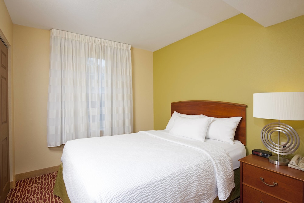 Studio, 1 Queen Bed with Sofa bed (Mobility Accessible, Roll-In Shower) photo 3