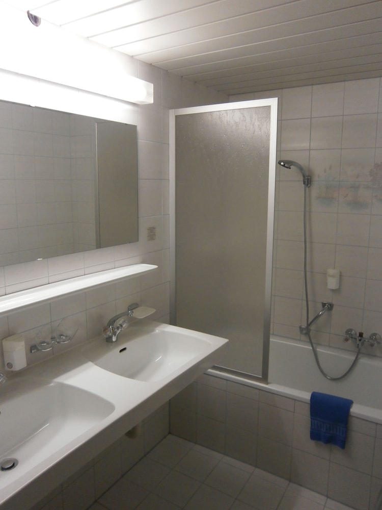 Apartment, 2 Bedrooms, Balcony, Corner photo 3