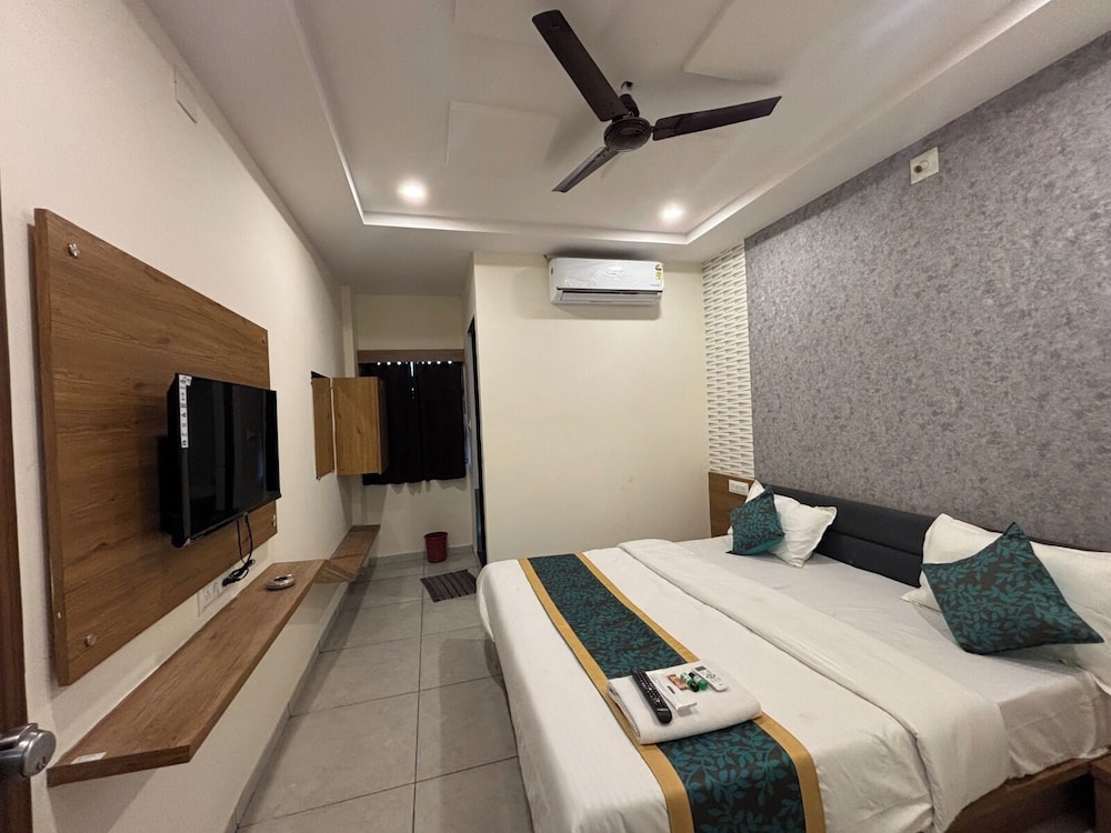 Deluxe Double Room, City View photo 1