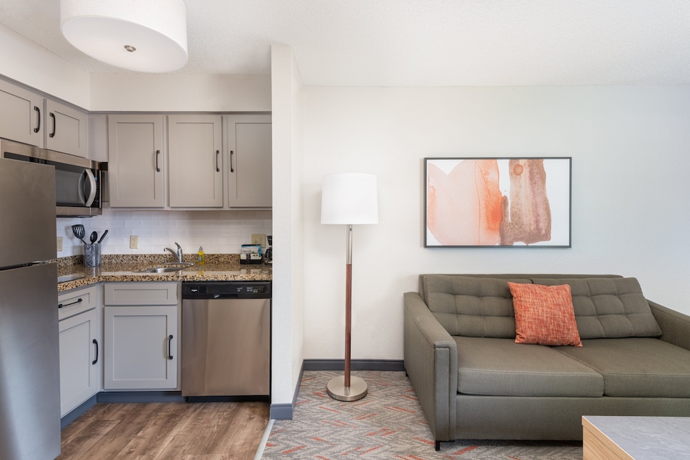 Suite, 1 Bedroom - Photo 4