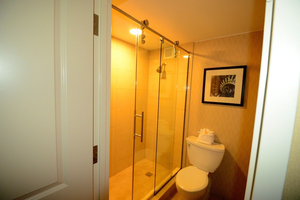 Standard Room, 2 Double Beds, Accessible Bathtub (Communications, Mobility) photo 2