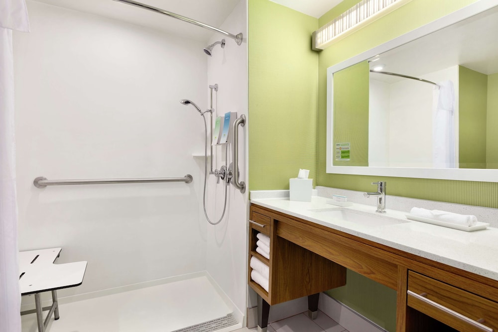 Studio, 1 King Bed, Accessible, Non Smoking (Roll In Shower)