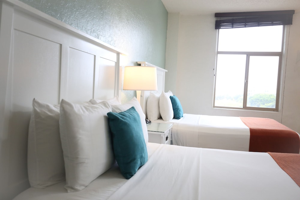 Standard Room, 2 Queen Beds - Photo 3