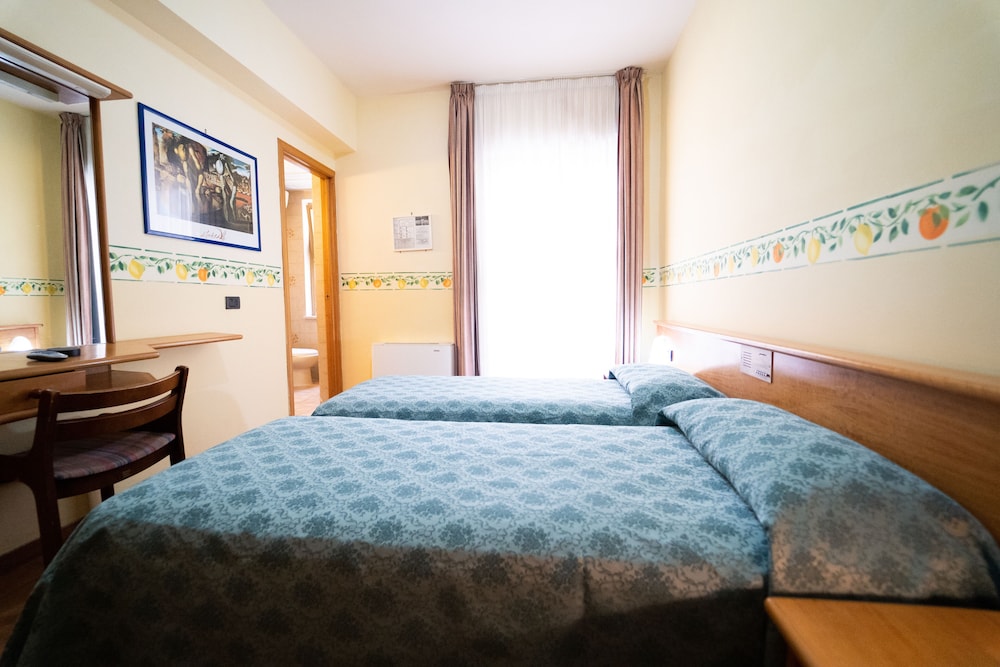 Double or Twin Room - Photo 2
