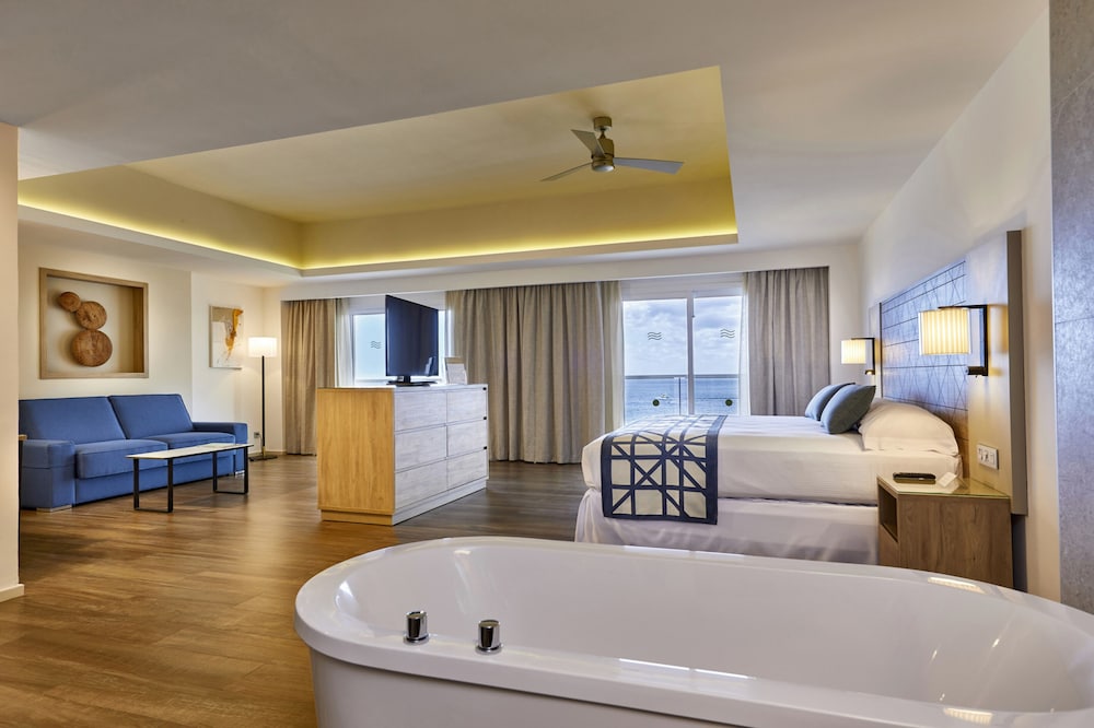 Junior Suite, Oceanfront (elite Club, B2c-us)