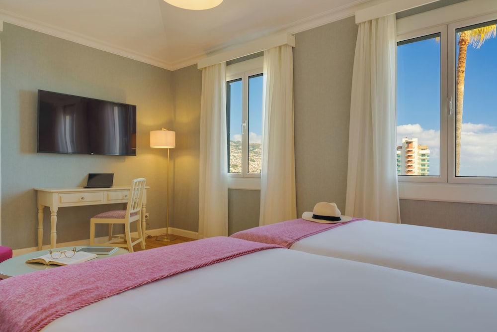 Junior Suite (Partial Sea View)