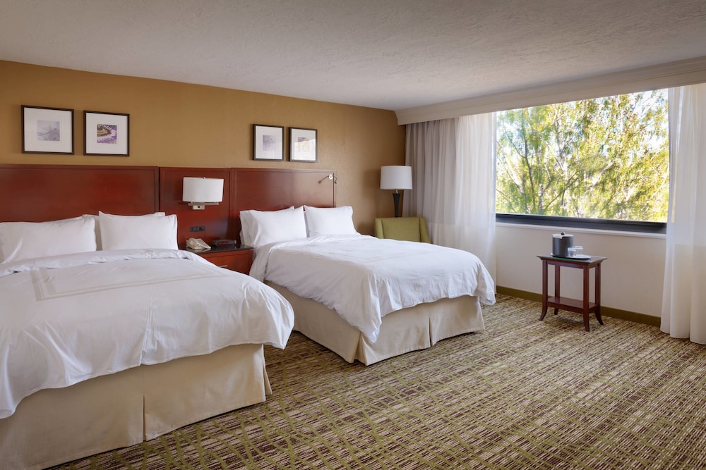 Club Room, 2 Queen Beds - Photo 5