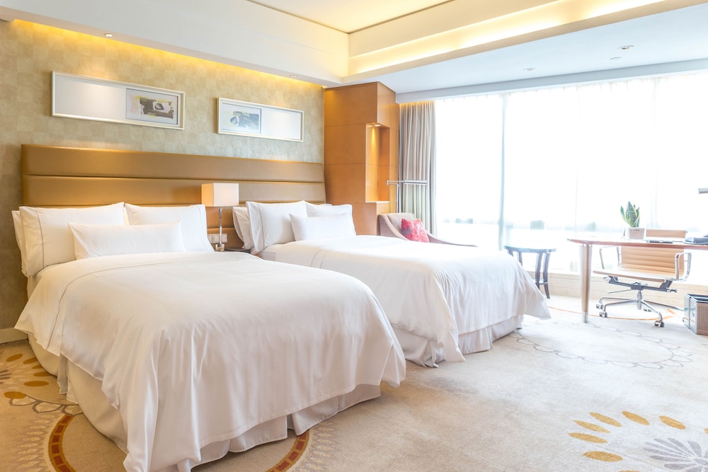 Executive Room, 2 Twin Beds, Partial Lake View, Executive Level - Photo 4