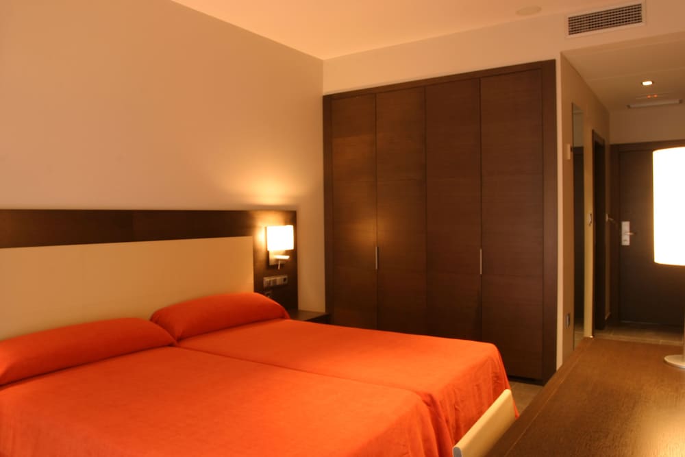 Standard Twin Room, 2 Twin Beds - Photo 1