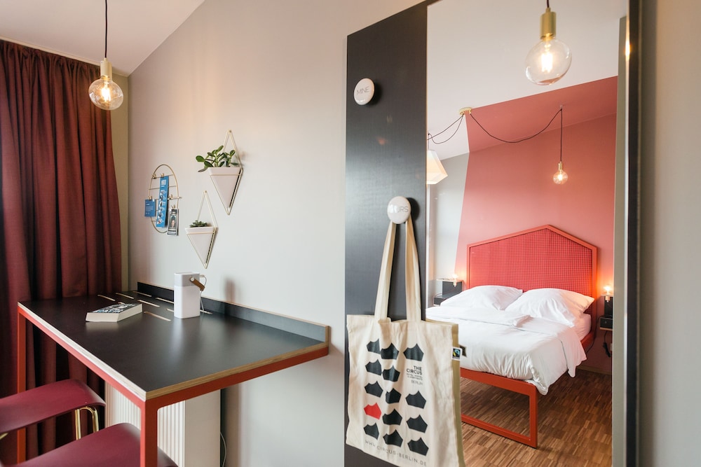 Studio Apartment, kitchen, private bathroom photo 2