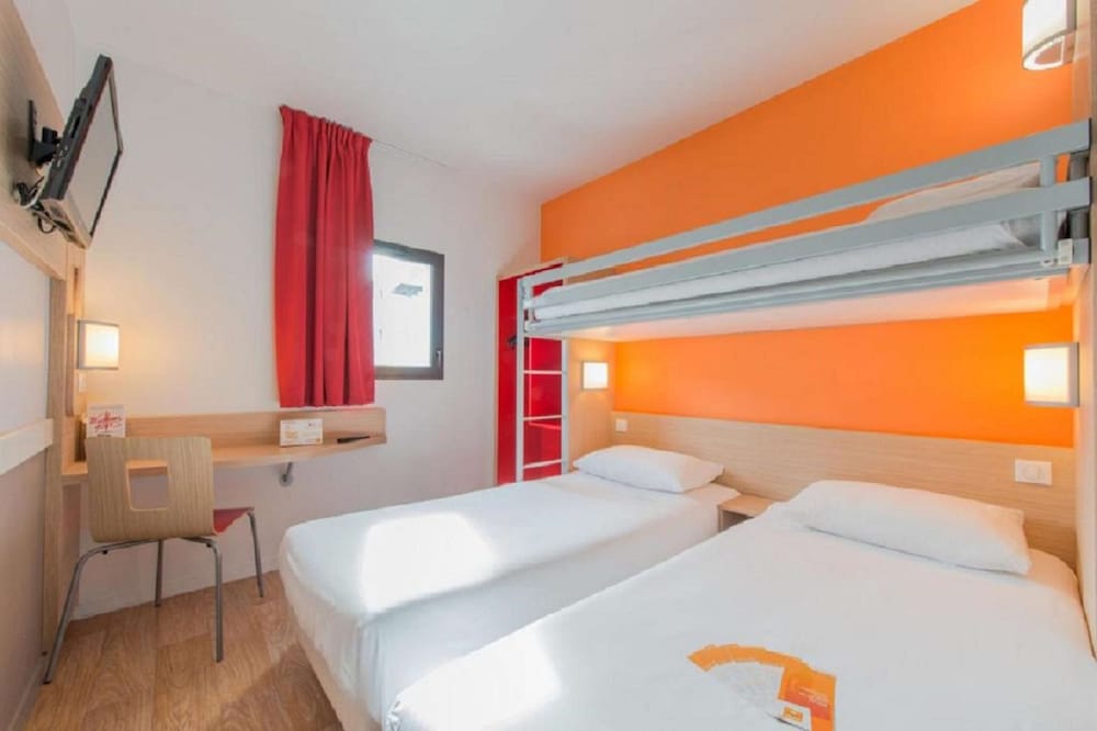 Standard Room, 3 Twin Beds - Photo 1
