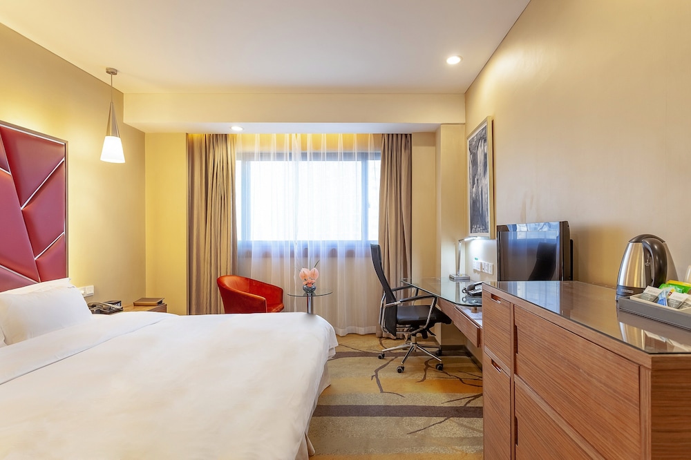 Standard Room, 1 King Bed - Photo 6