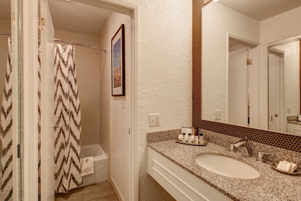 Suite, 1 Queen Bed