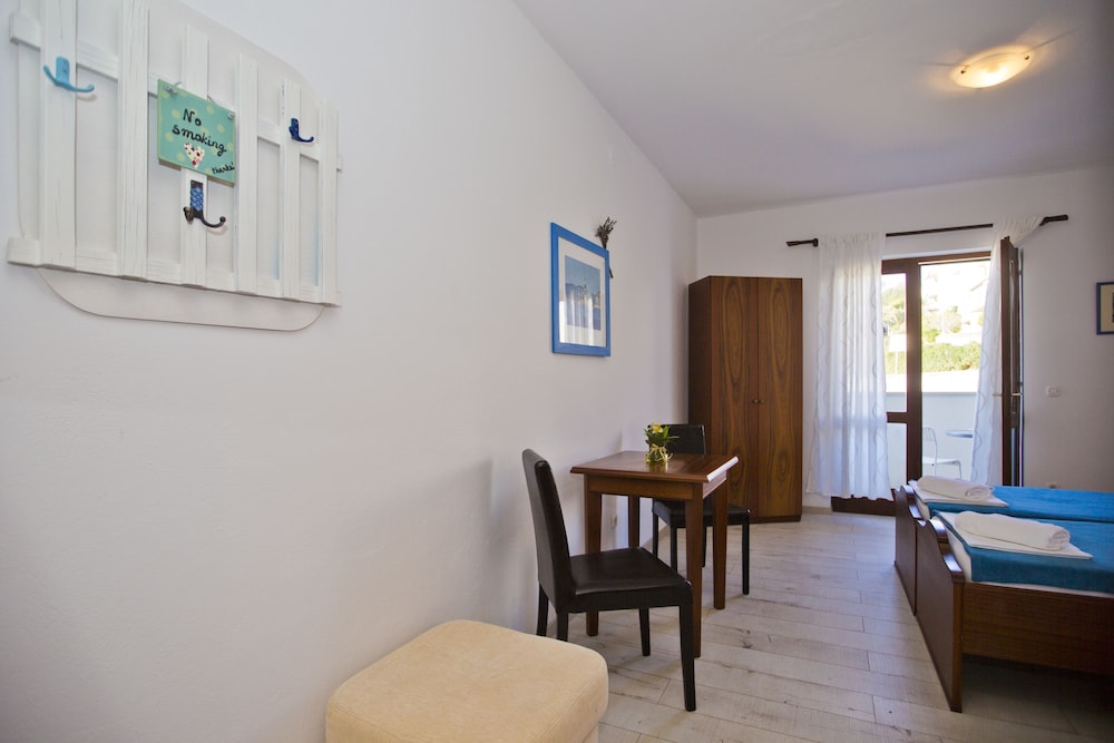 Basic Apartment, Garden View photo 2