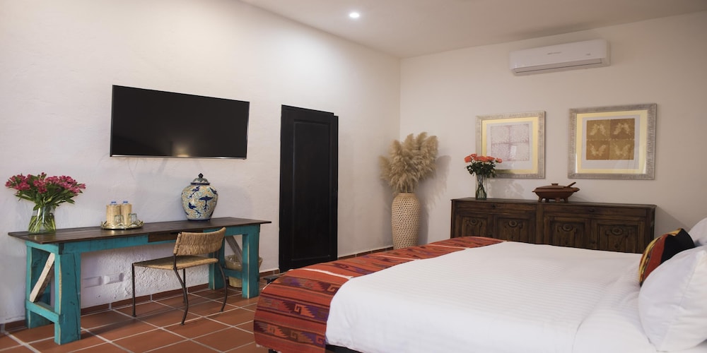 Jr. Suite - Photo 8