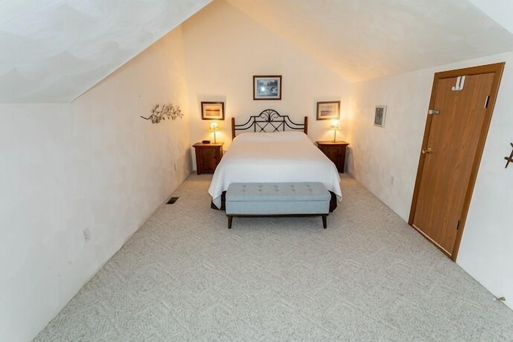 Condo, 2 Bedrooms photo 2