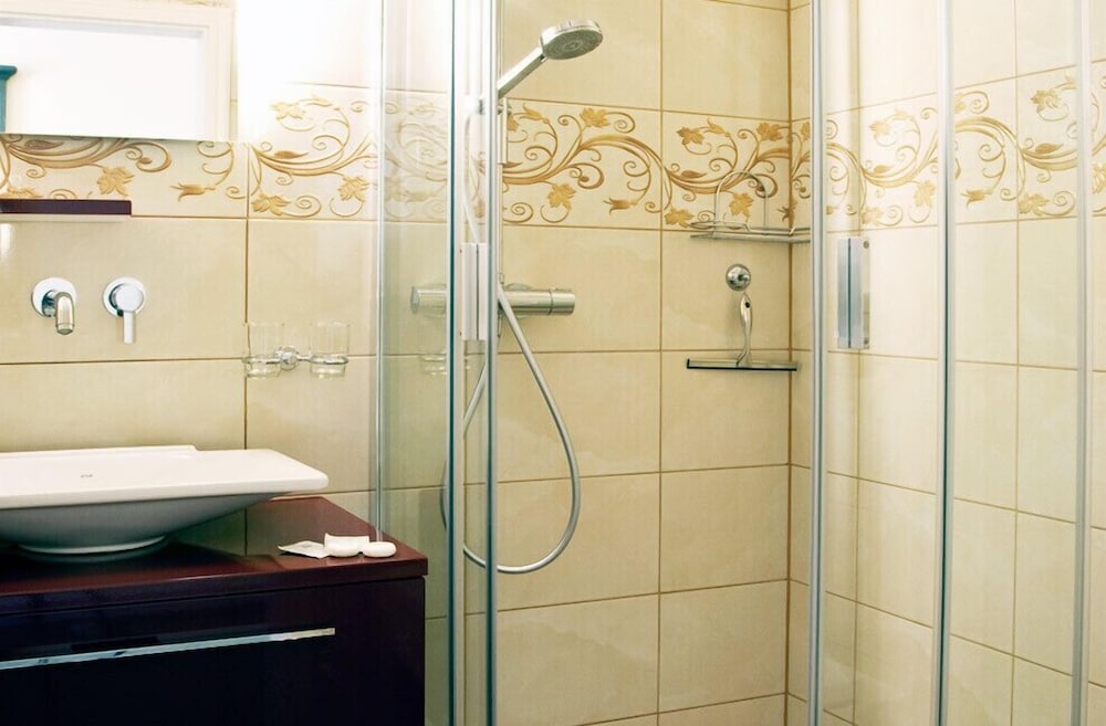 Double Room - Photo 6