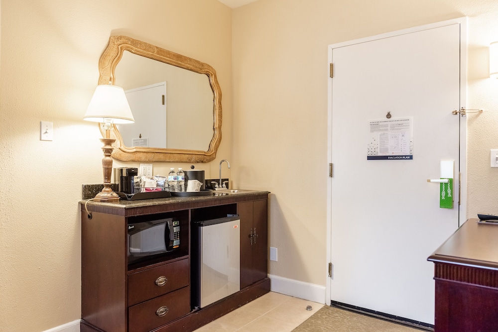 Suite, 2 Queen Beds, Accessible, Non Smoking - Photo 3