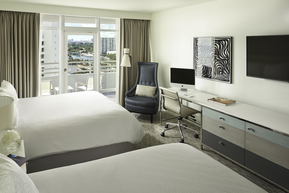 Deluxe Bayview Balcony Room, 2 Queen Beds - Photo 1