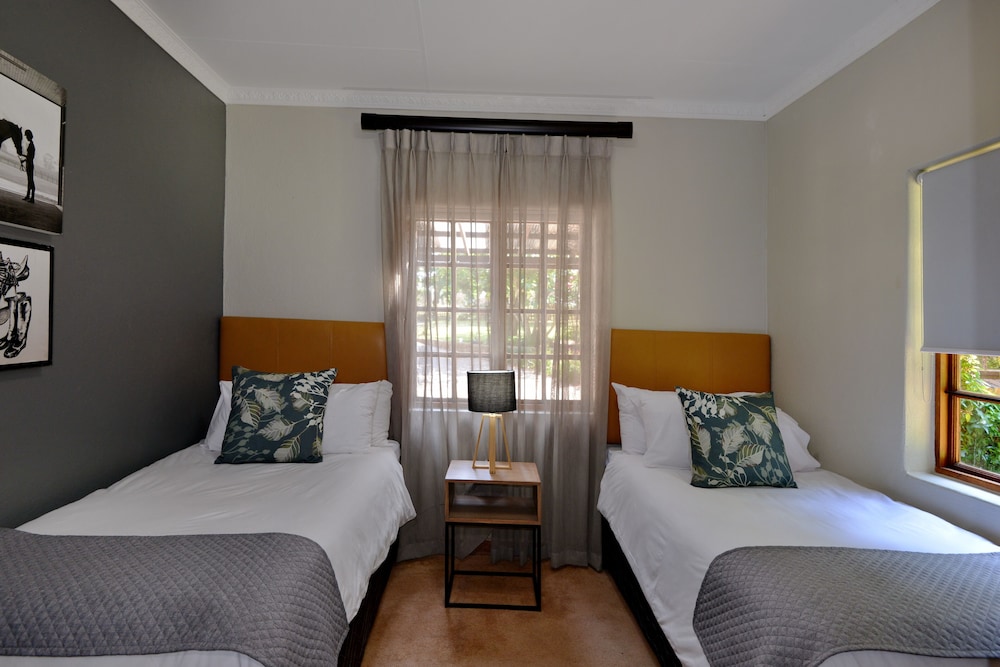 Executive House photo 3