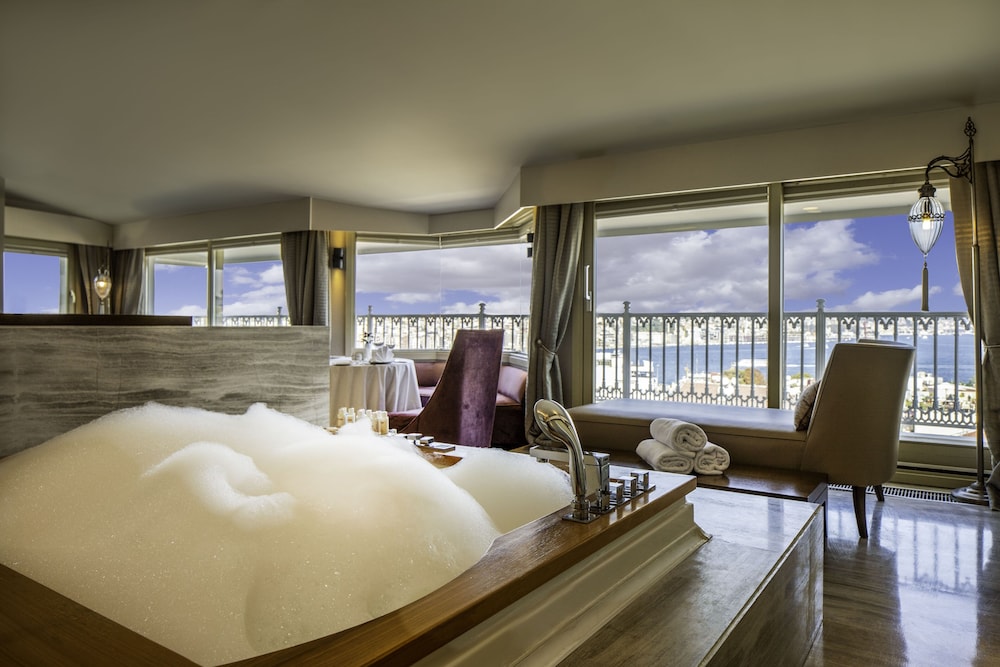 King Suite Room photo 2